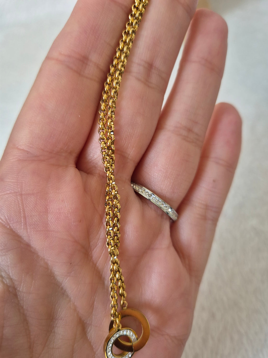 Collier entrelacé