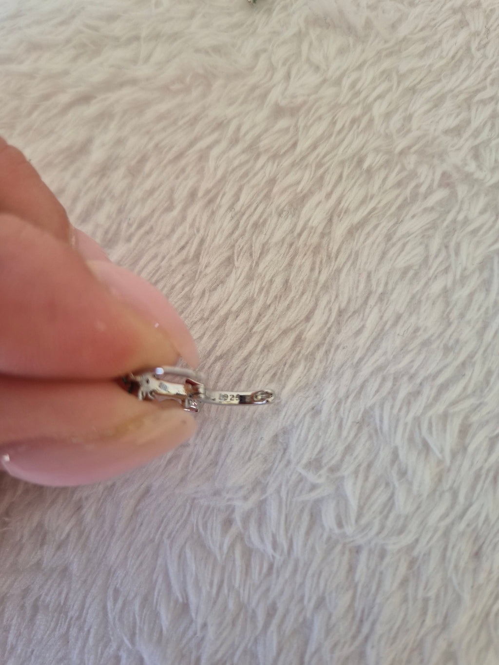 Mini créoles étoiles strass verts