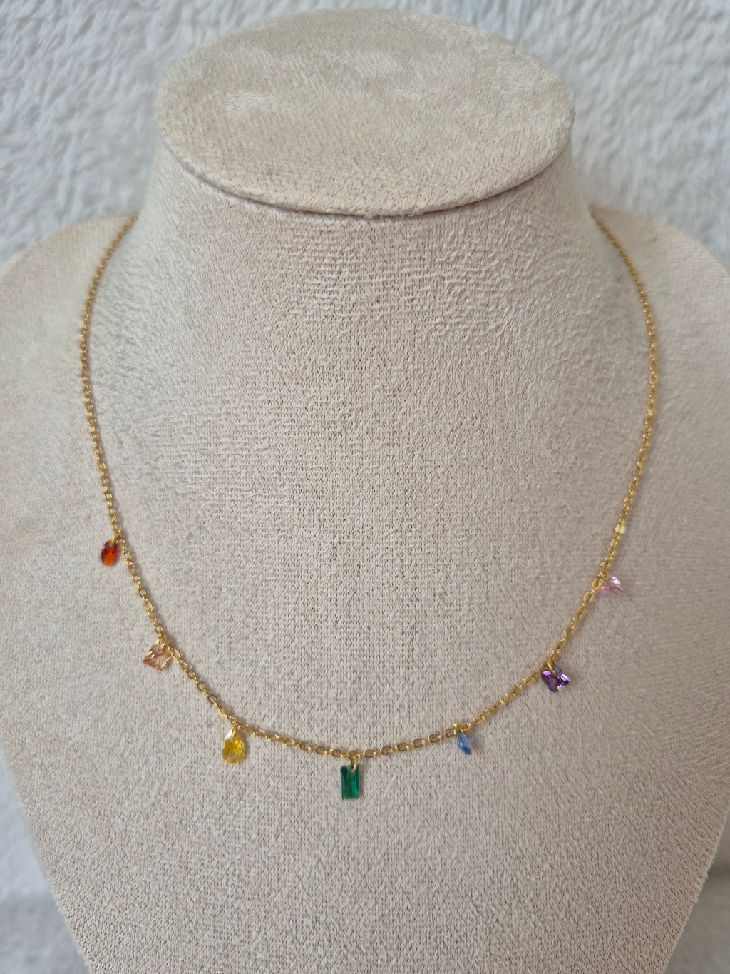 Collier pierres multicolores