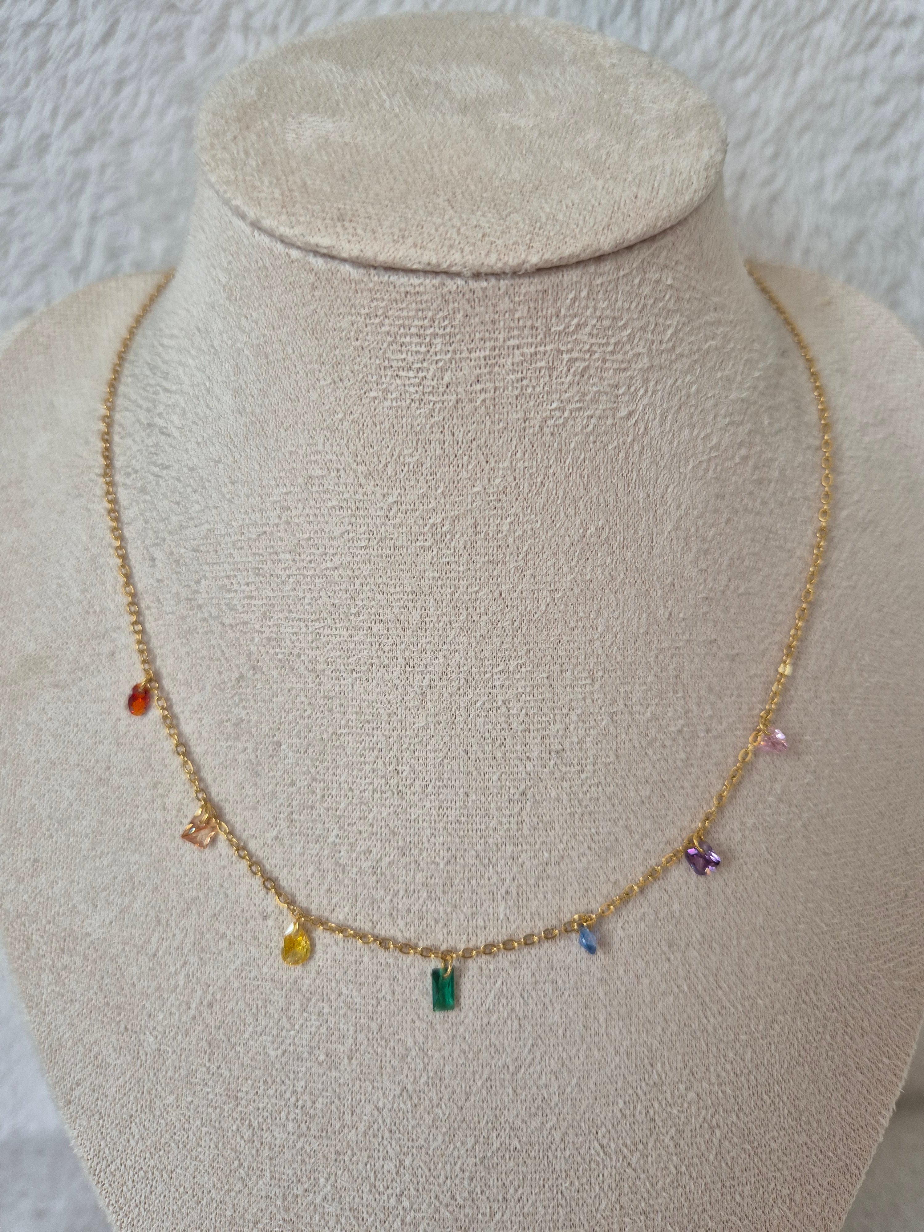 Collier pierres multicolores