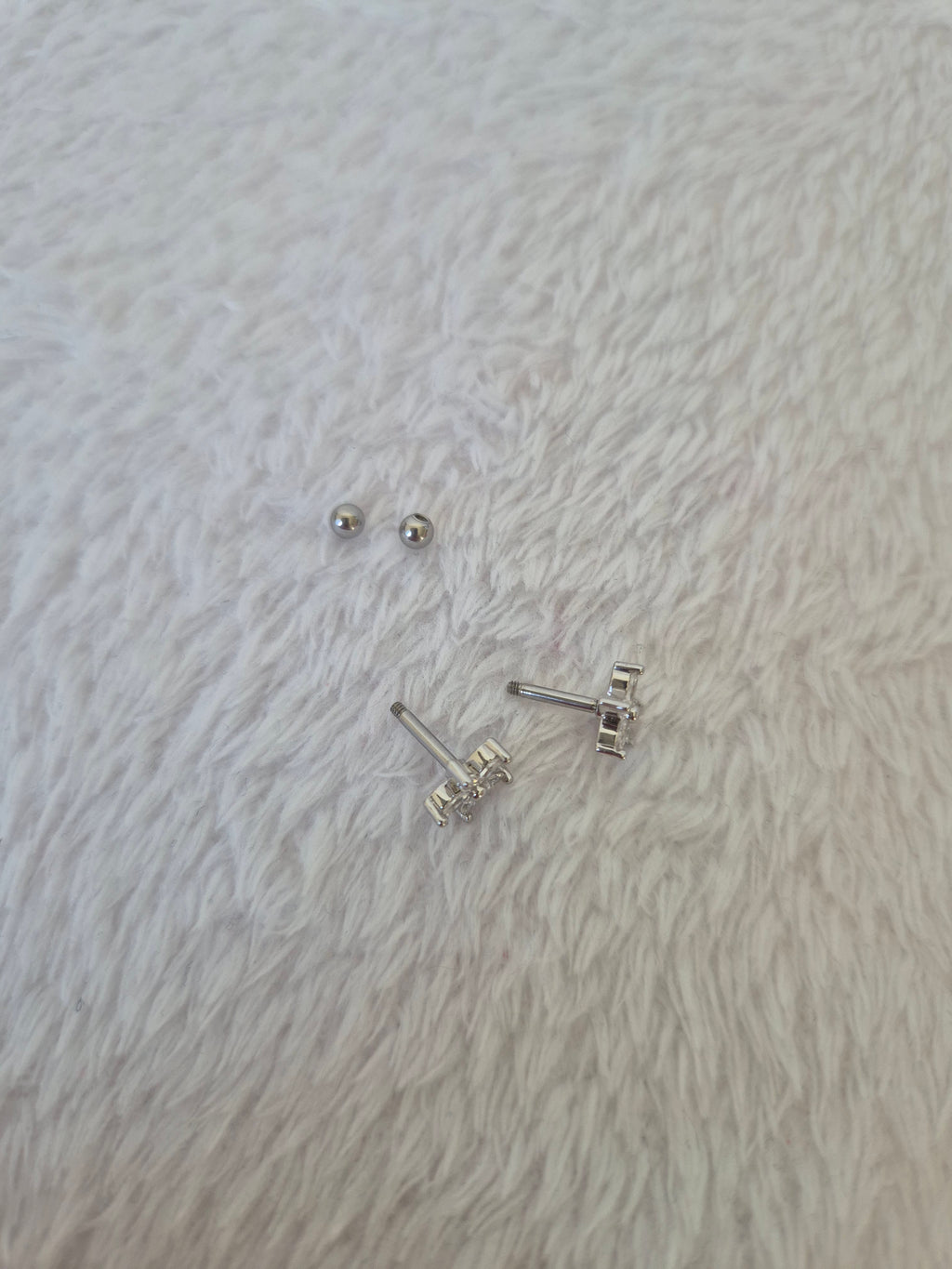 Boucles d'oreilles fleurs strass