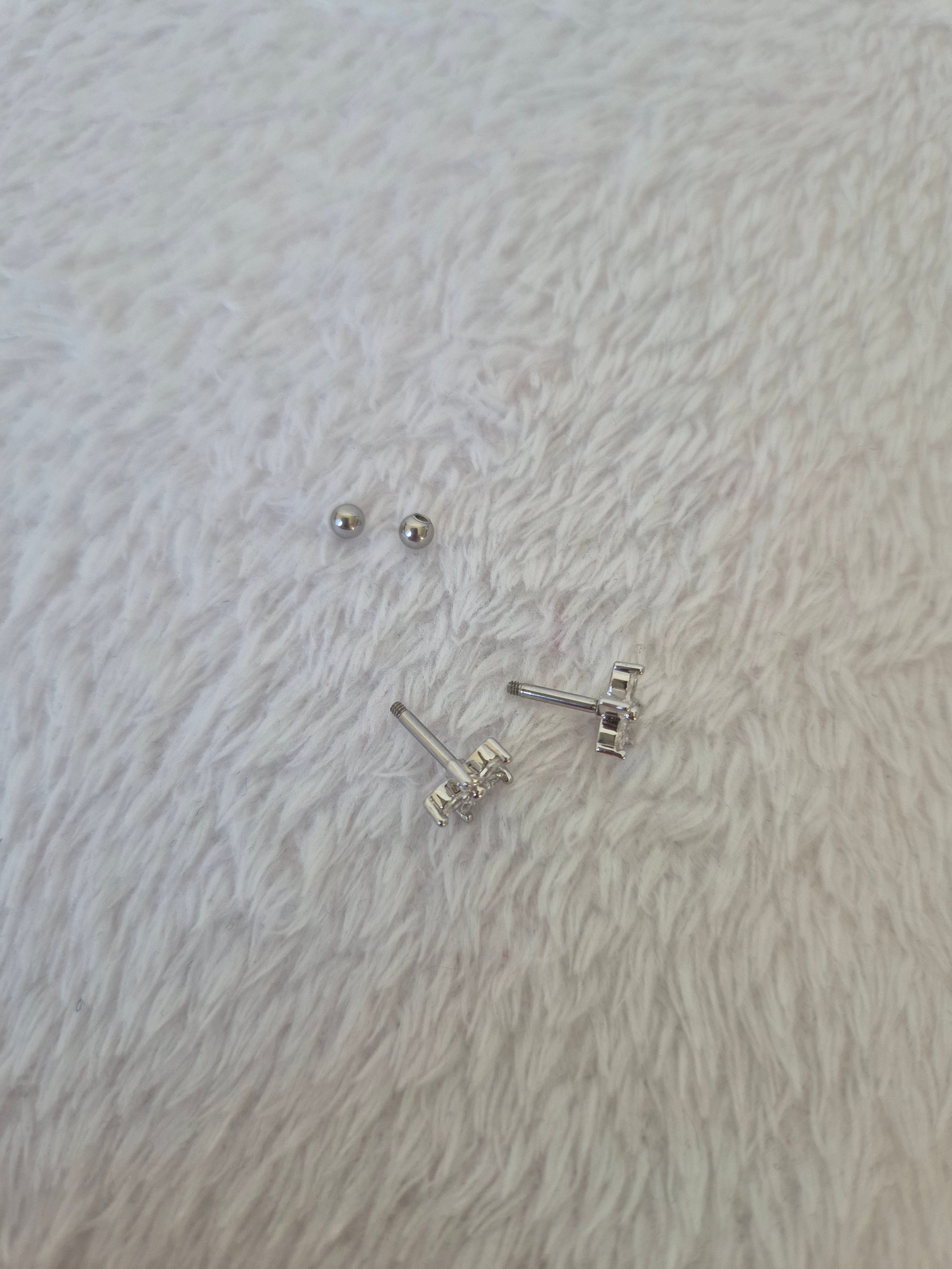 Boucles d'oreilles fleurs strass