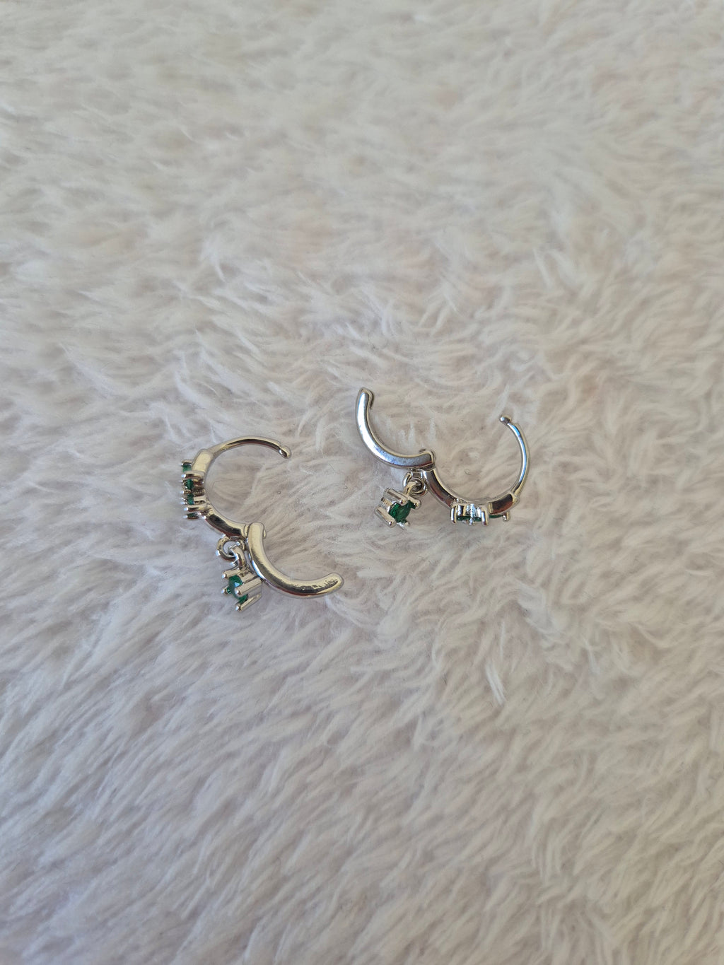 Mini créoles étoiles strass verts