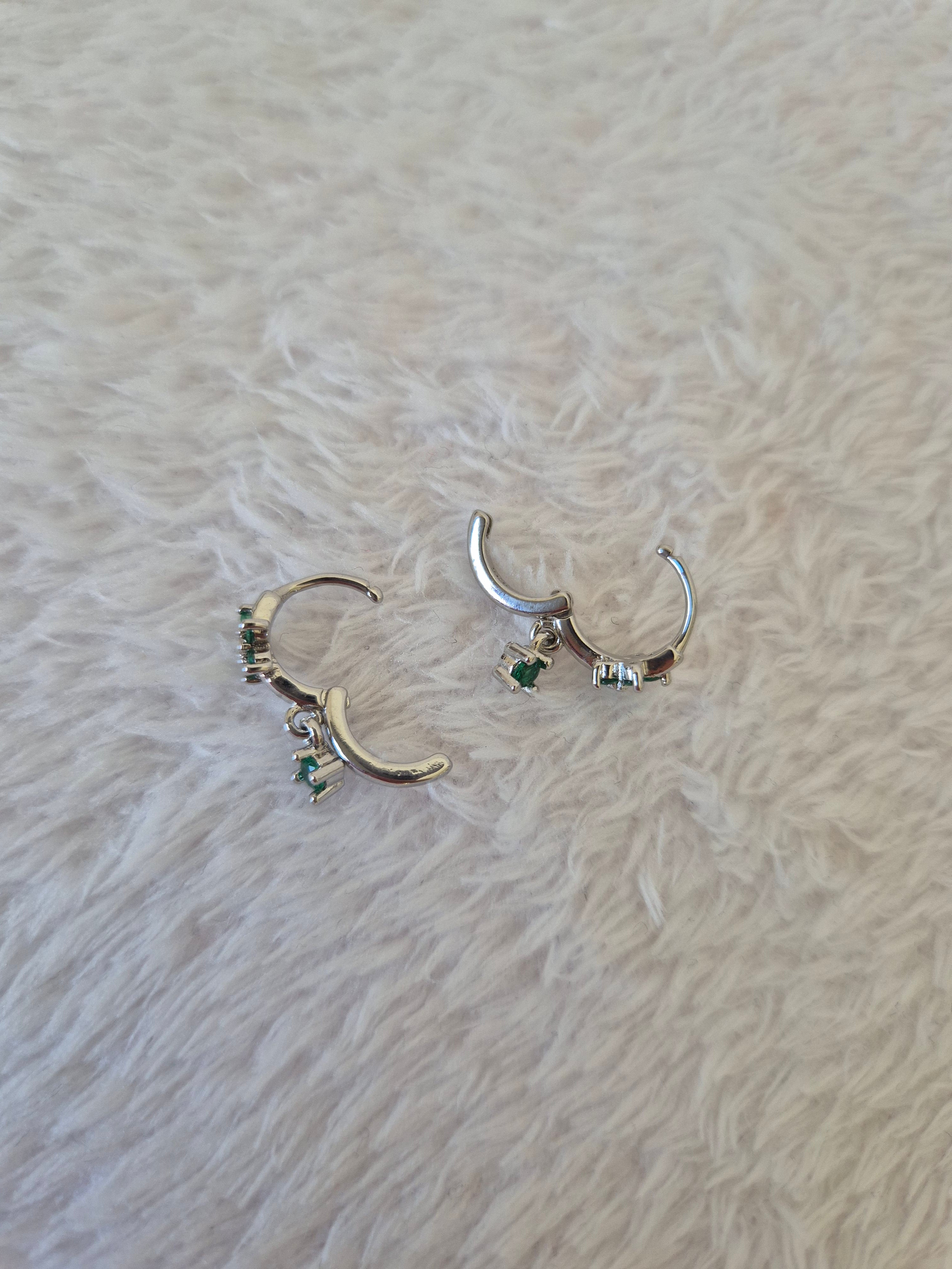Mini créoles étoiles strass verts