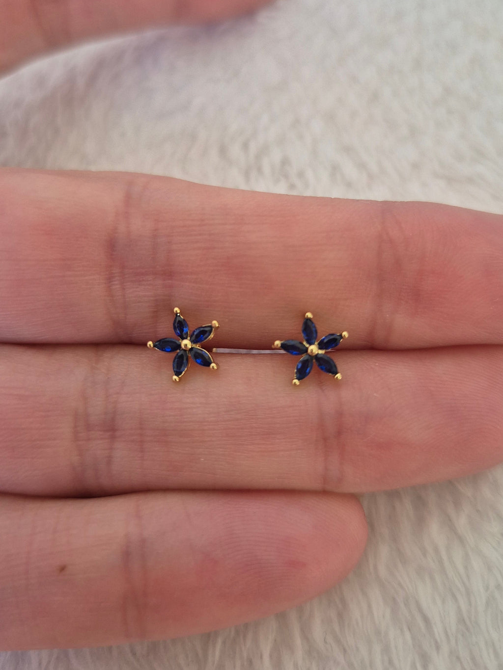 Boucles d'oreilles fleurs bleues marines