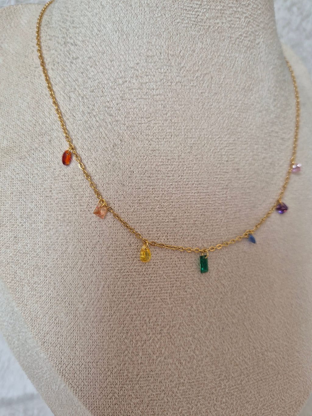 Collier pierres multicolores