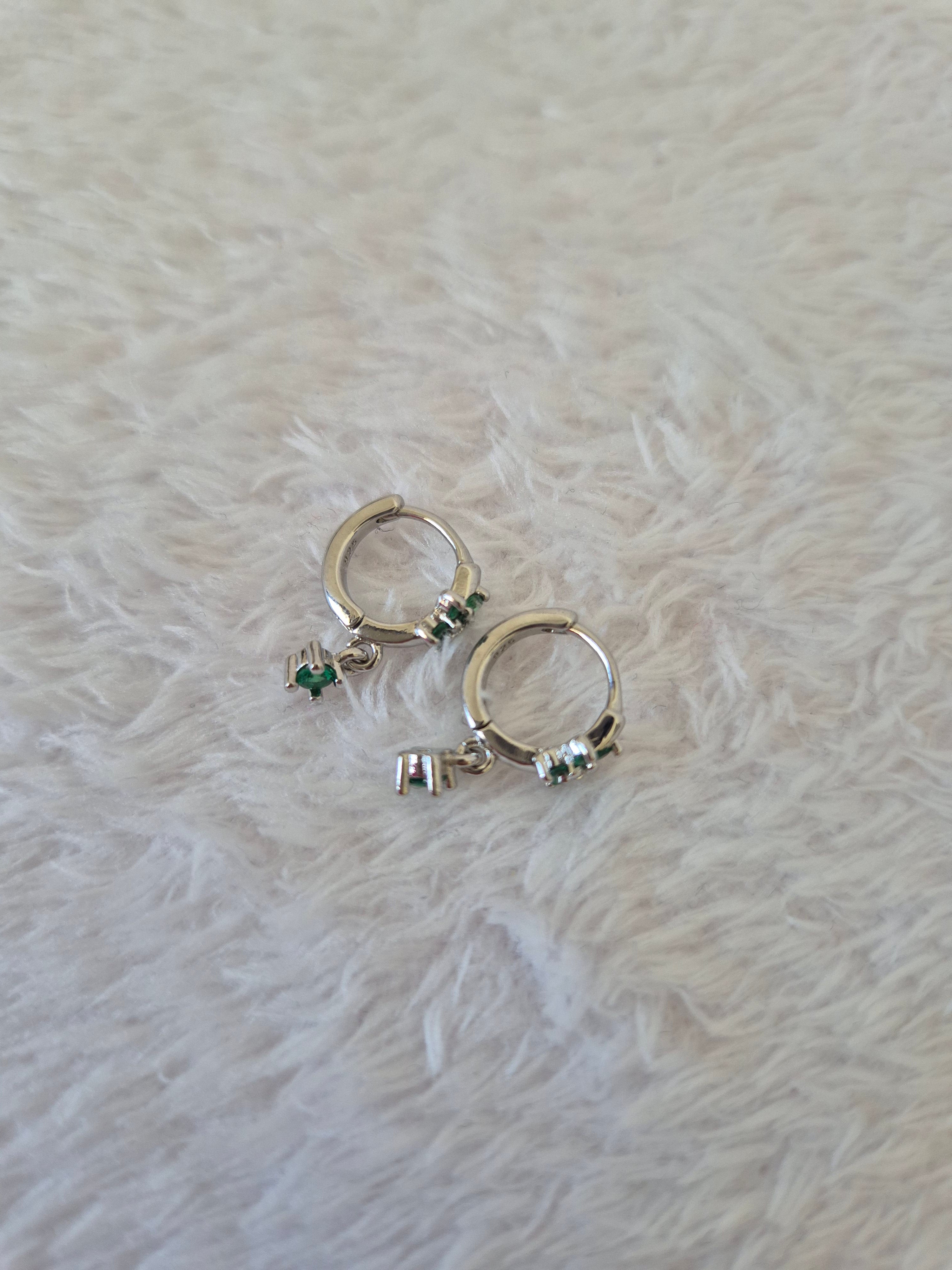 Mini créoles étoiles strass verts