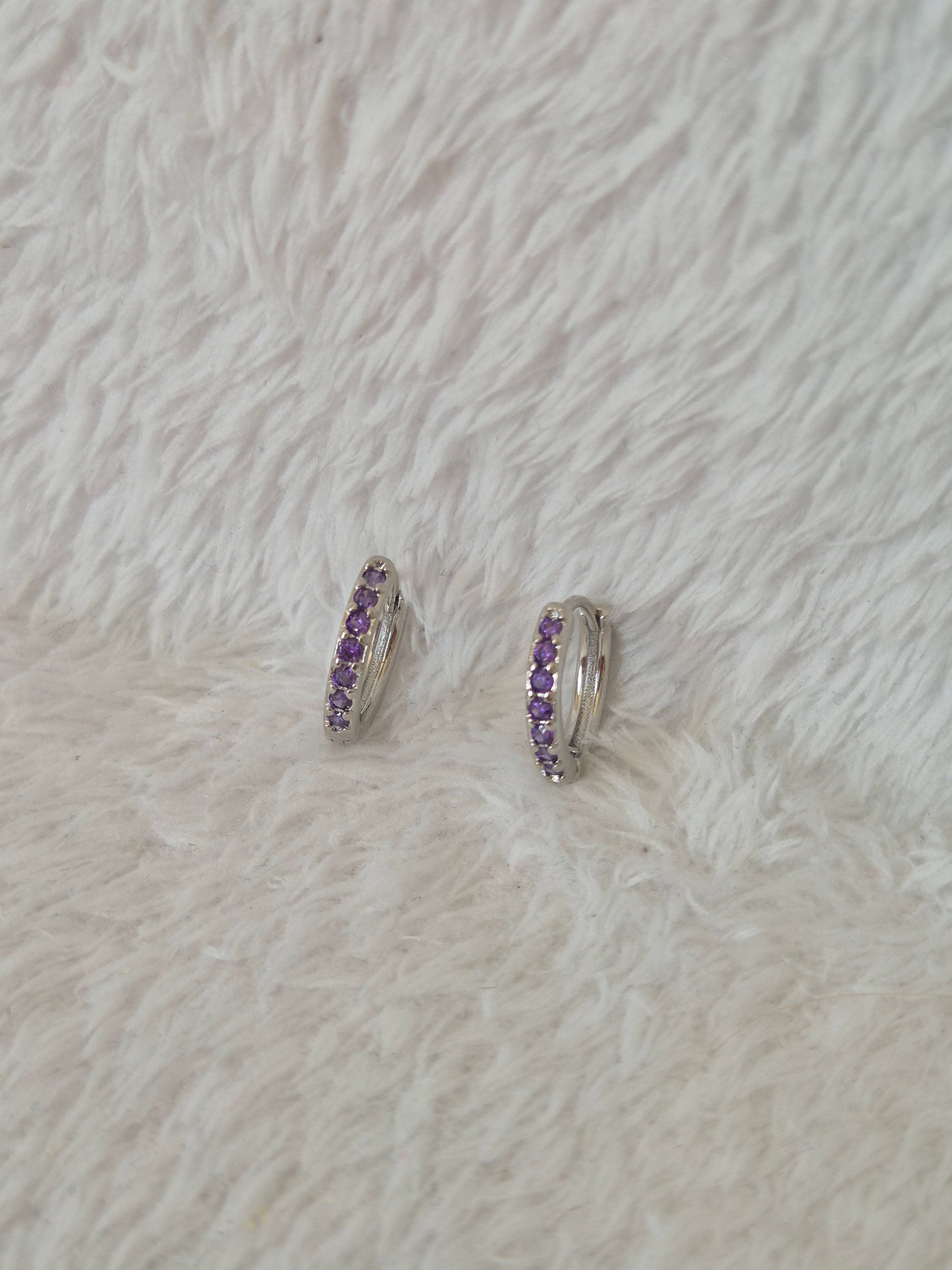 Mini créoles strass violets