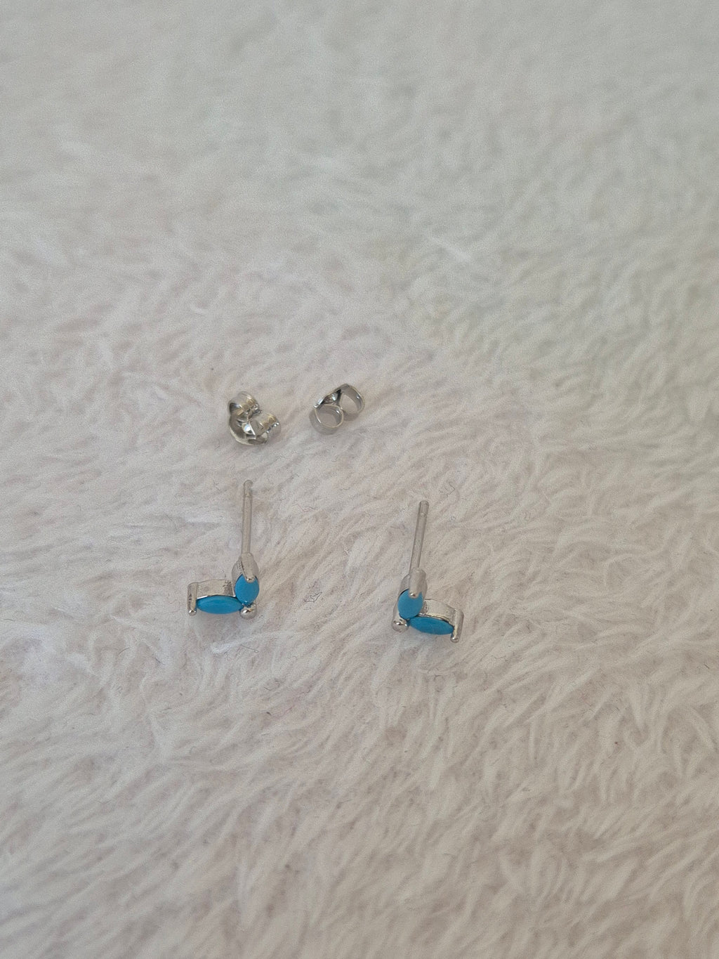 Boucles d'oreilles pétales bleus