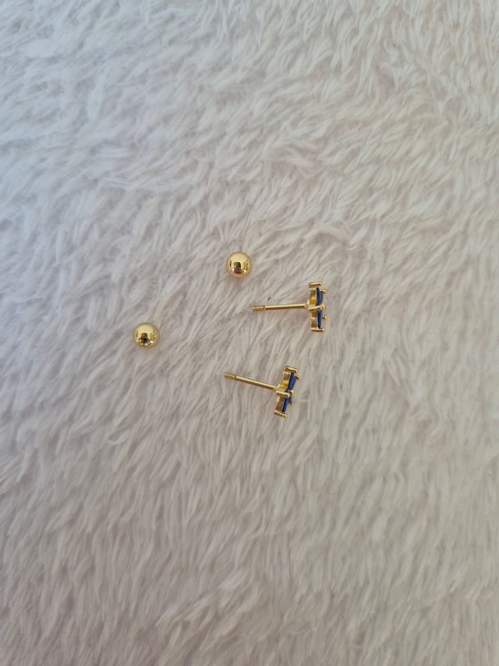 Boucles d'oreilles fleurs bleues marines