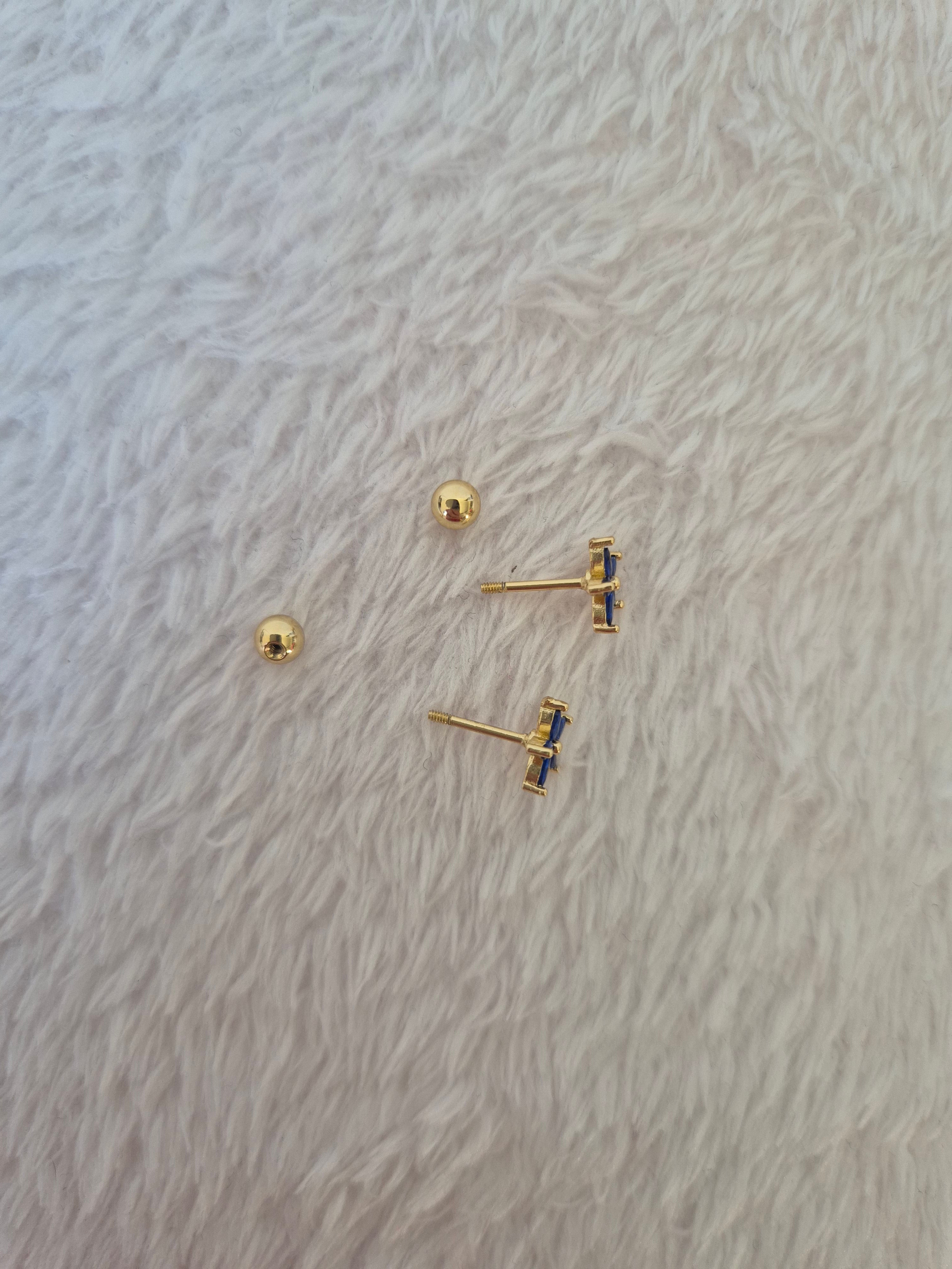 Boucles d'oreilles fleurs bleues marines