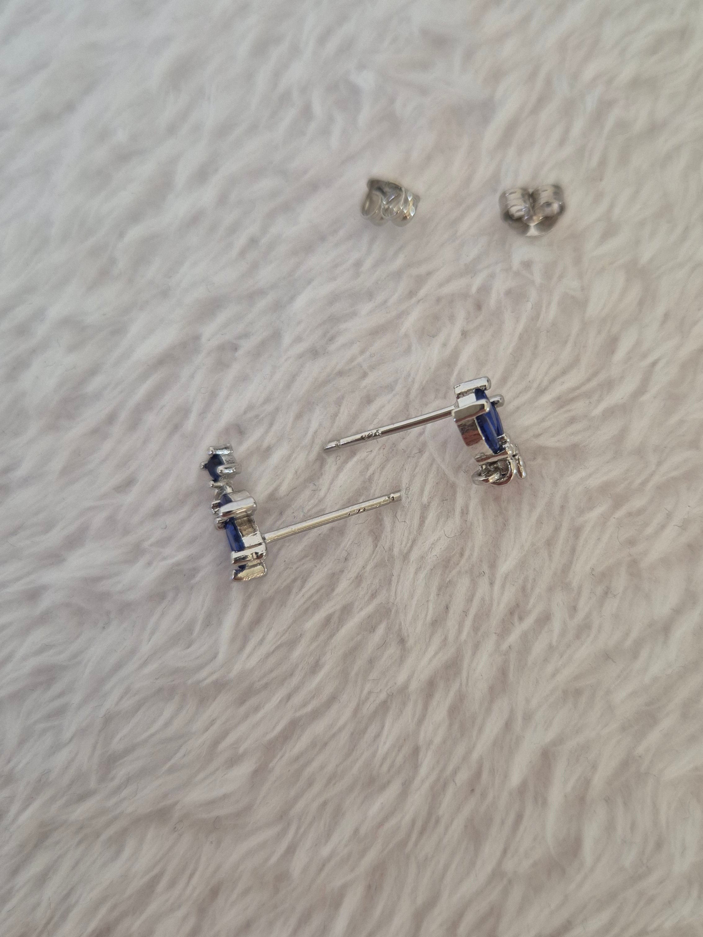 Boucles d'oreilles strass bleus marines