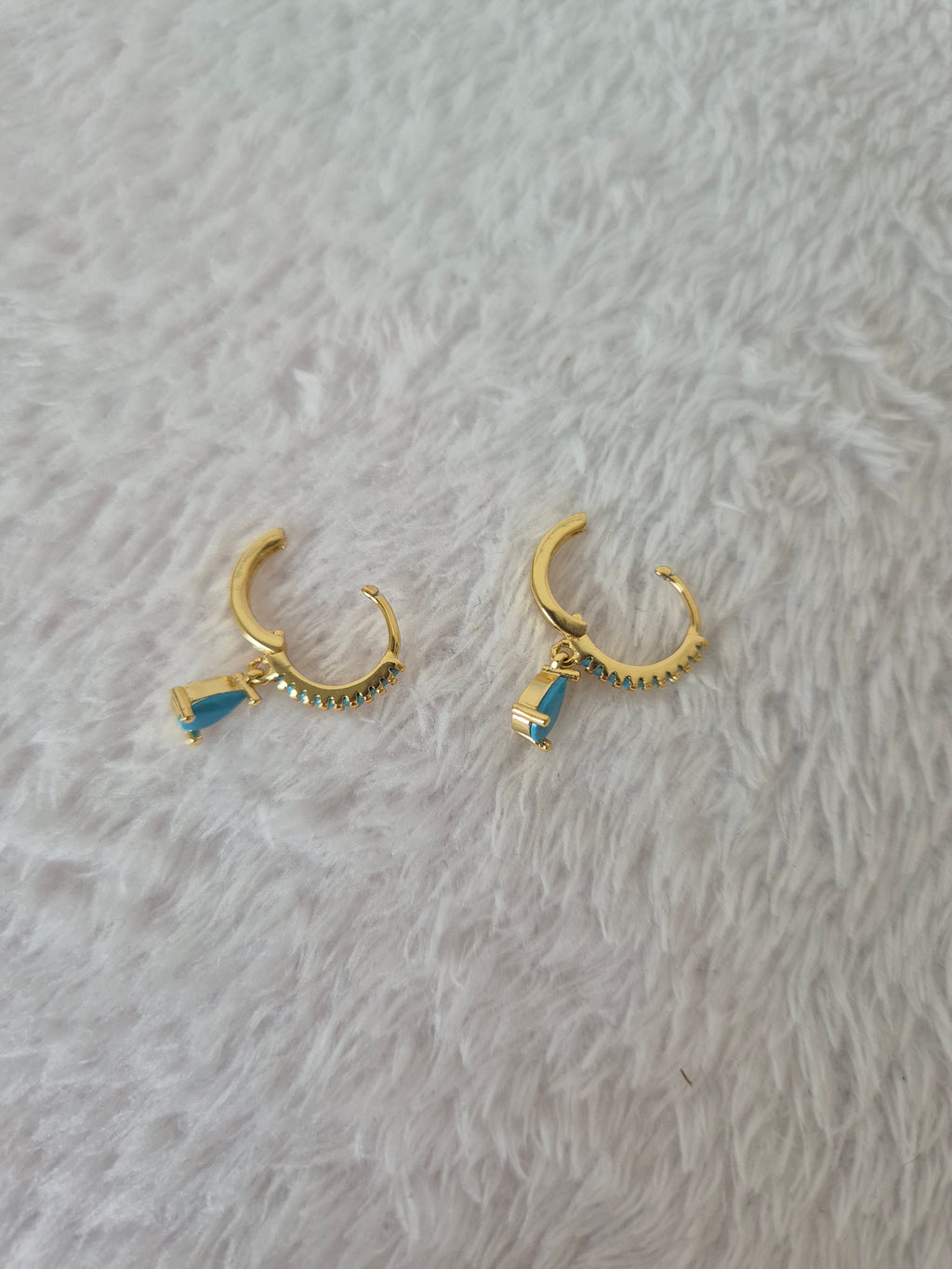 Boucles d'oreilles strass bleus clairs
