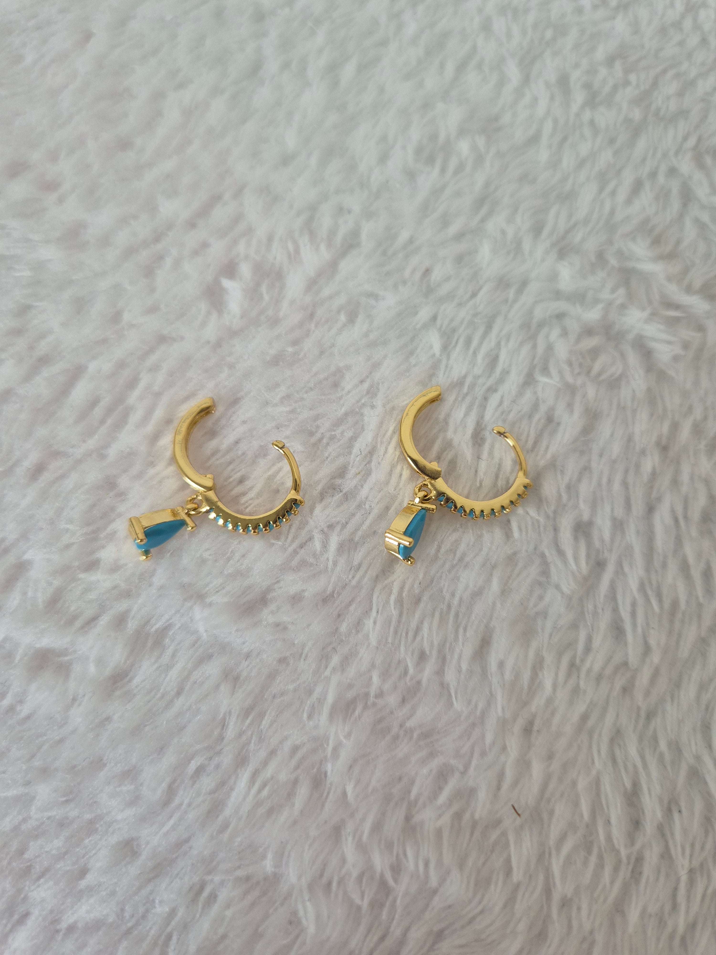 Boucles d'oreilles strass bleus clairs