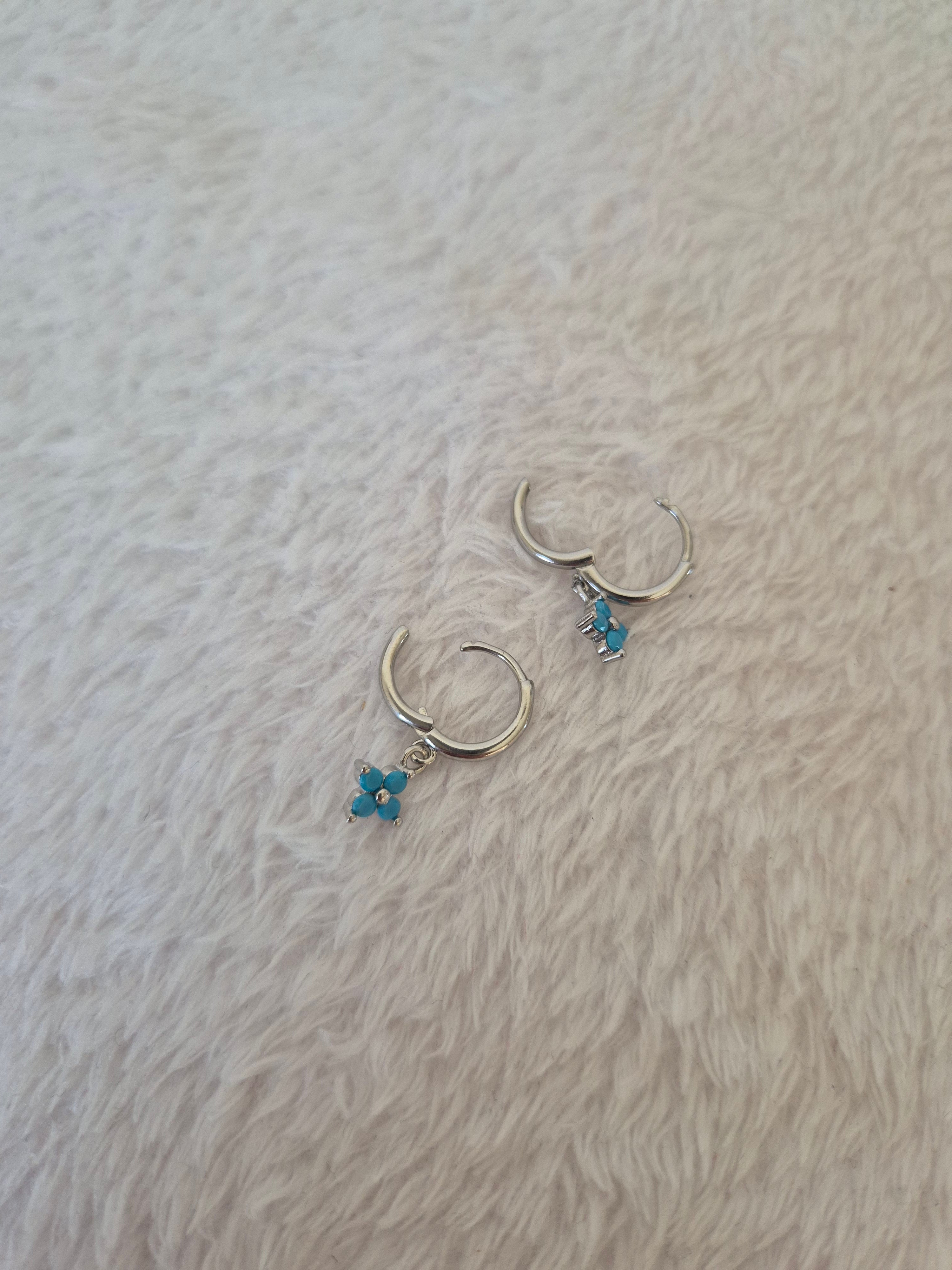 Boucles d'oreilles strass bleus clairs