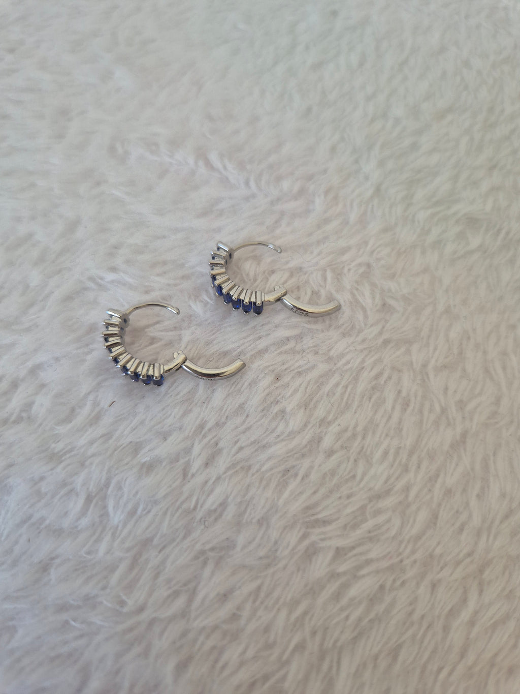 Mini créoles strass bleus marines