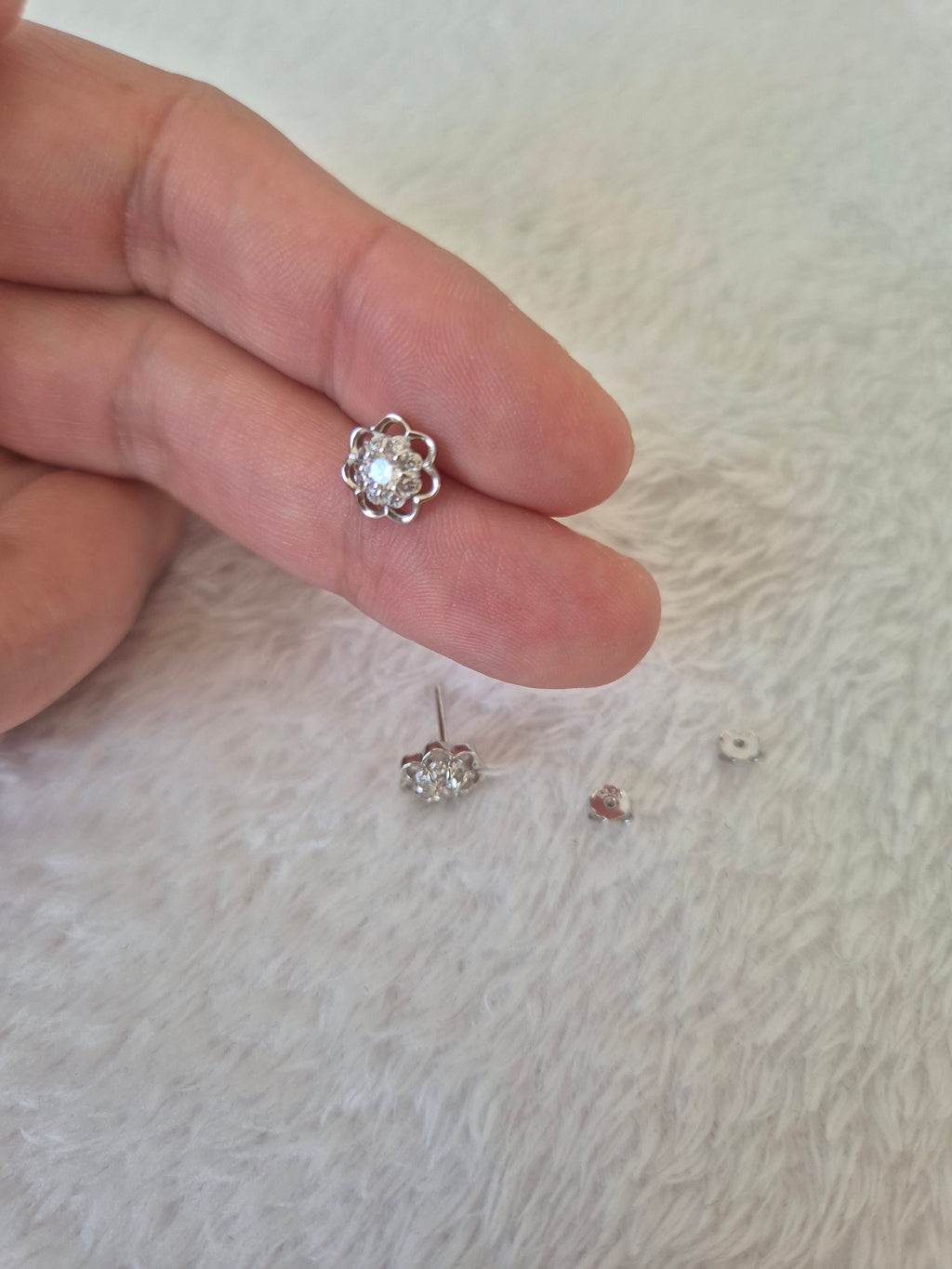 Boucles d'oreilles fleurs et strass