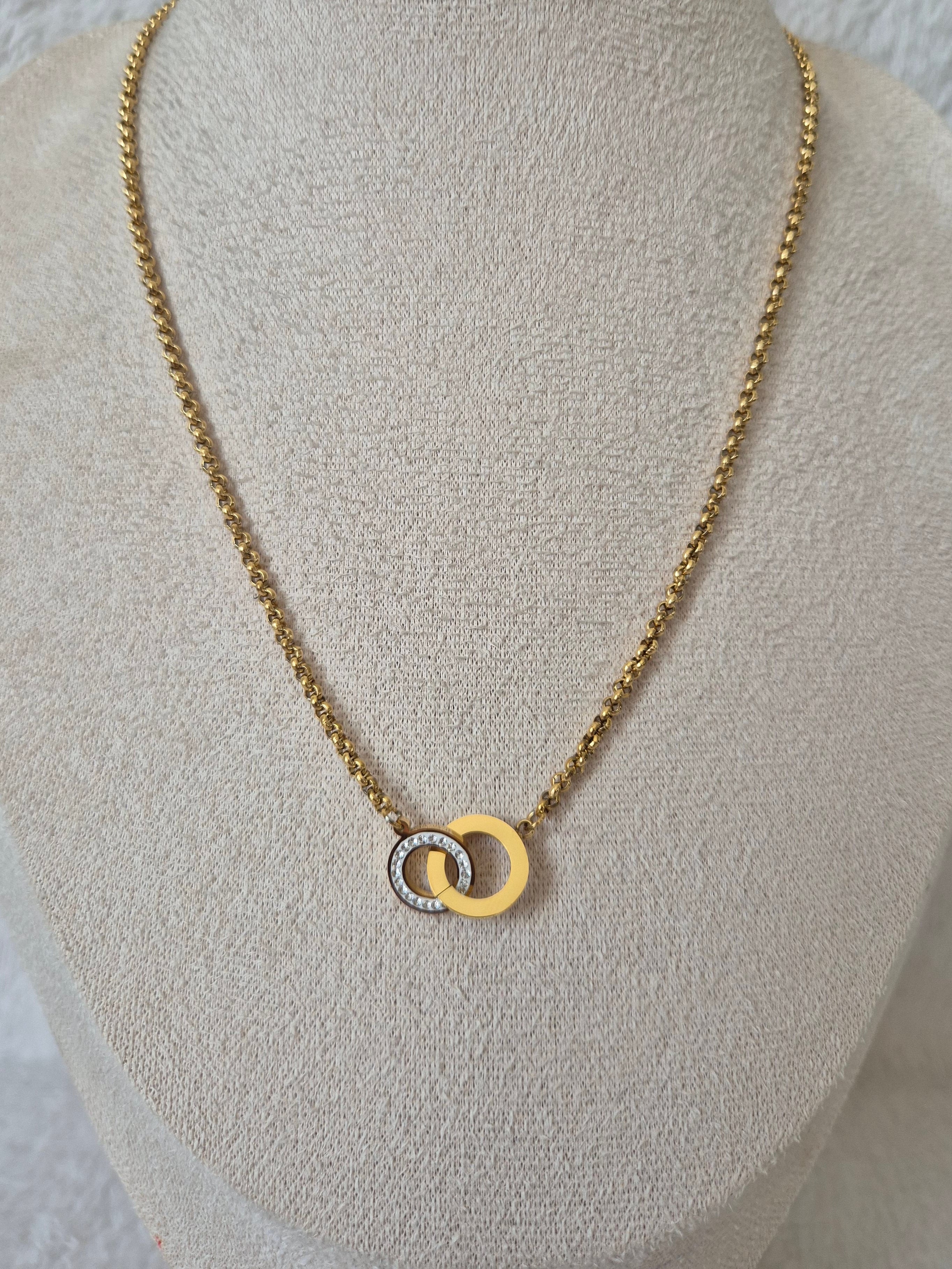 Collier entrelacé