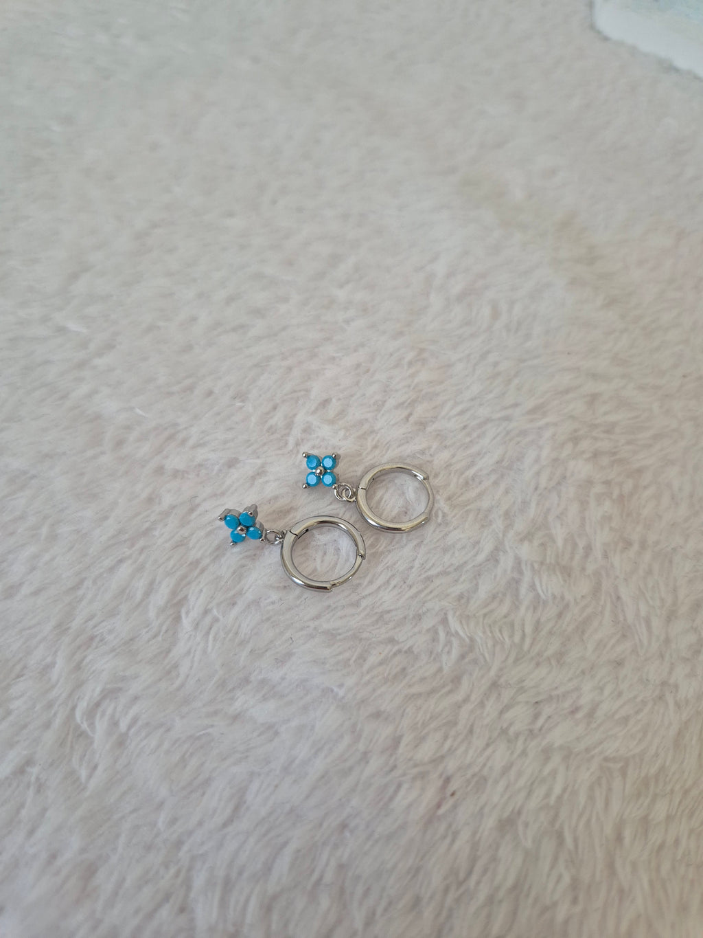Boucles d'oreilles strass bleus clairs