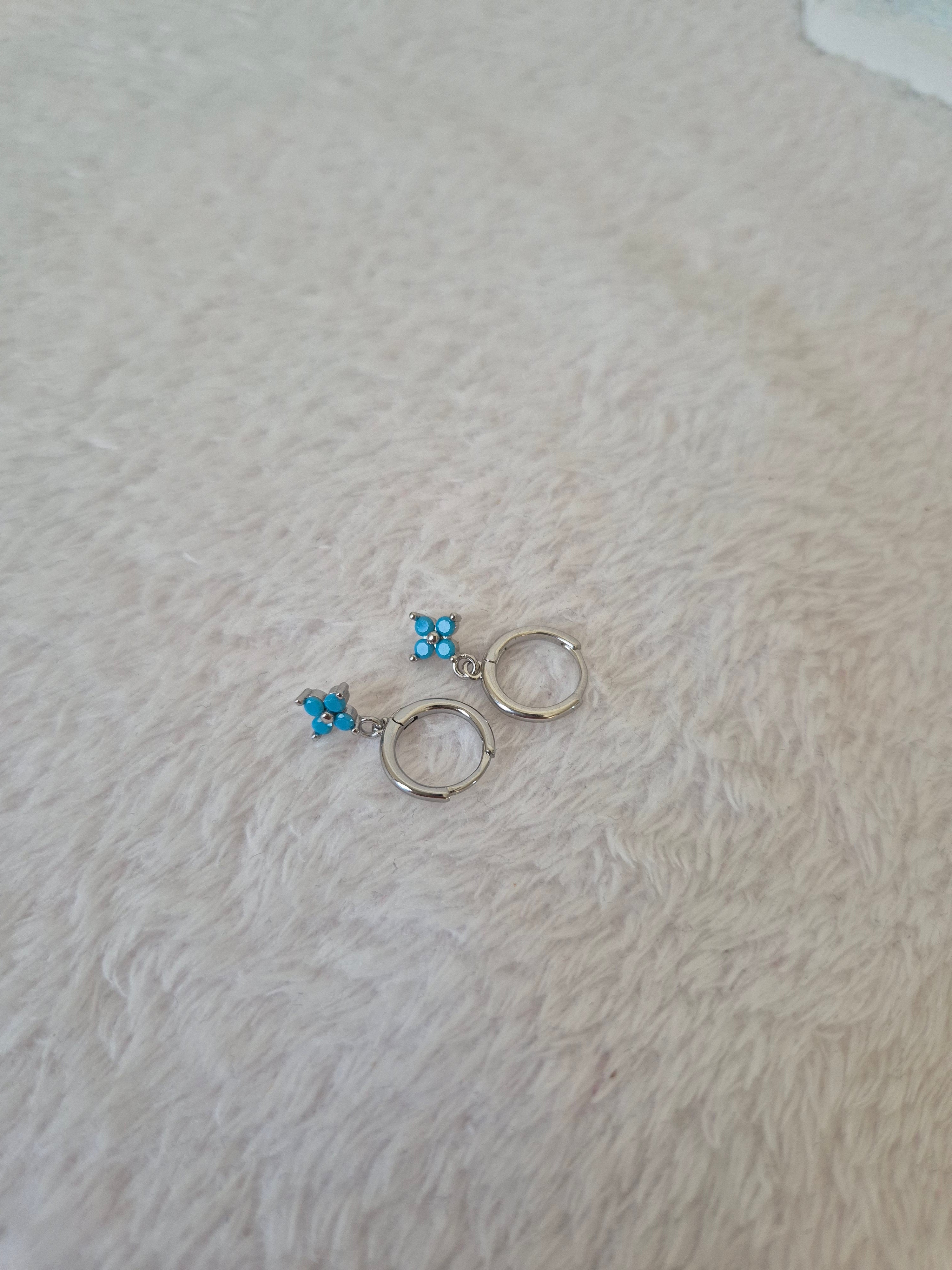 Boucles d'oreilles strass bleus clairs