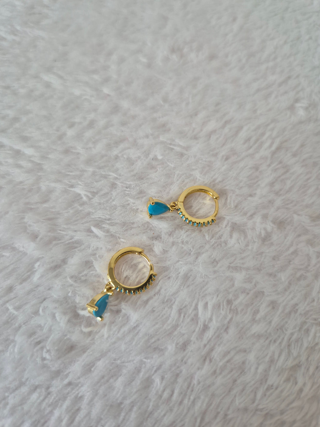 Boucles d'oreilles strass bleus clairs