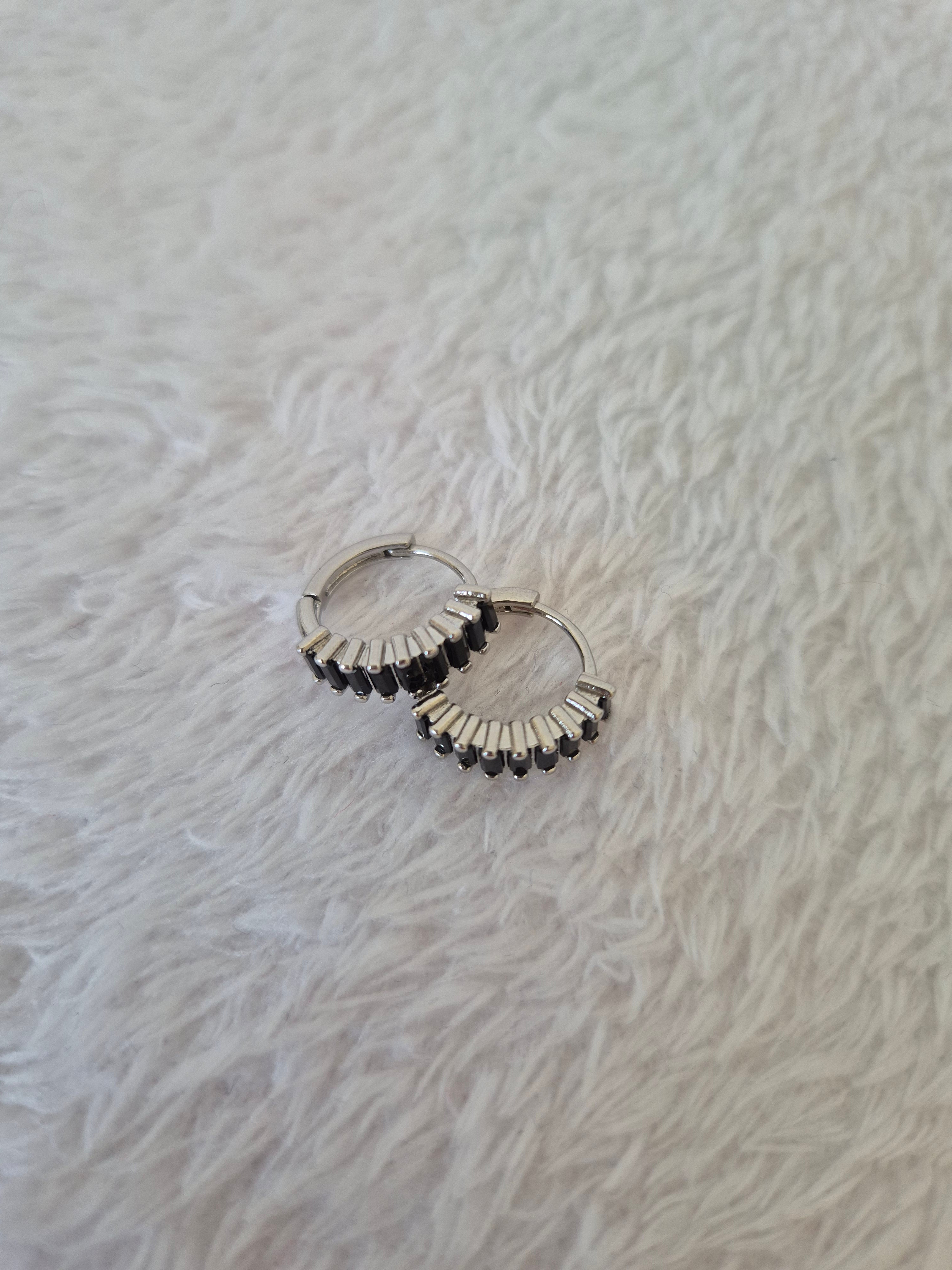Boucles d'oreilles strass noirs