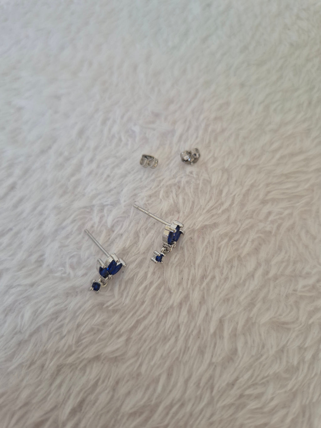 Boucles d'oreilles strass bleus marines