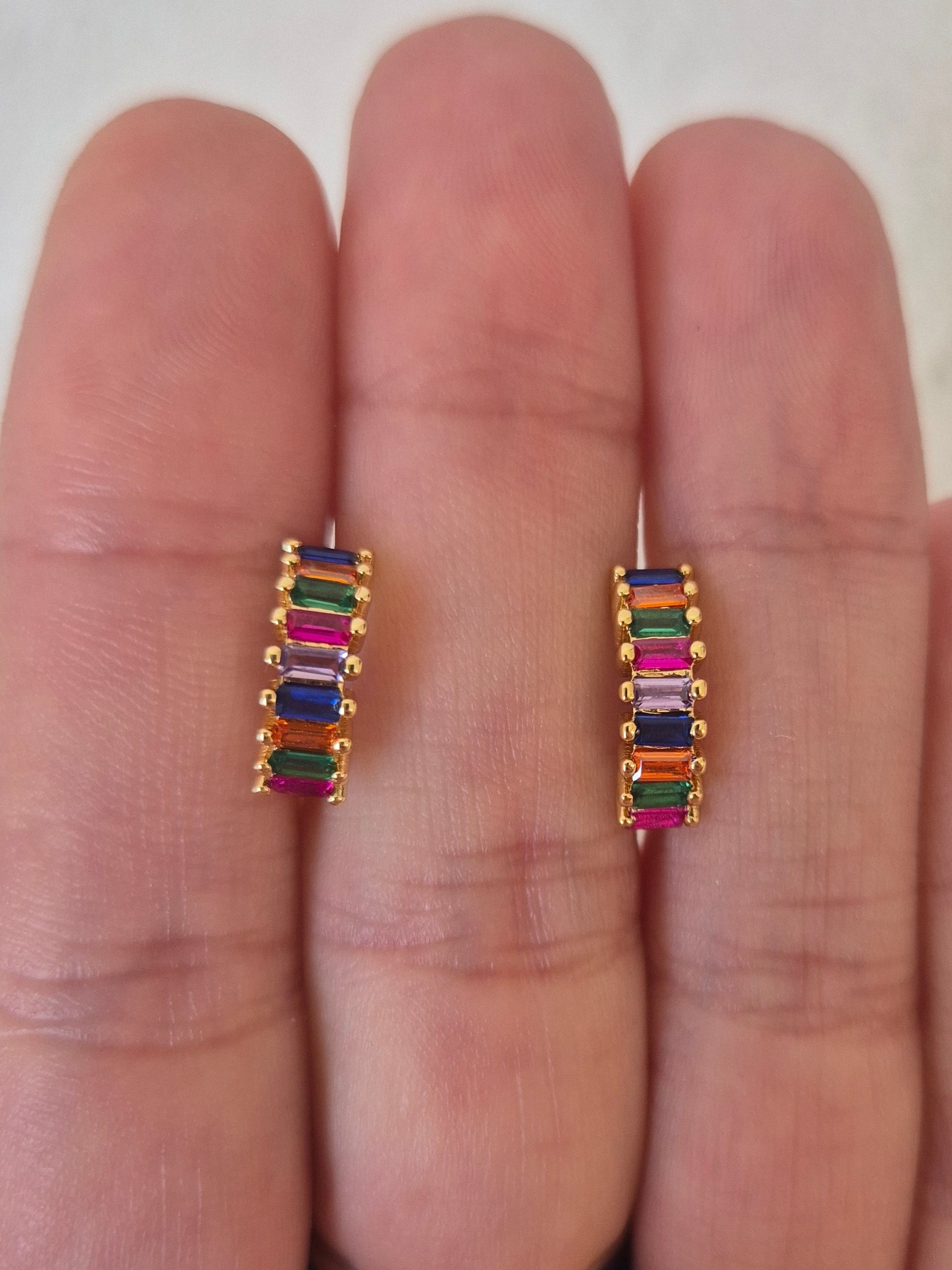 Mini créoles strass multicolores