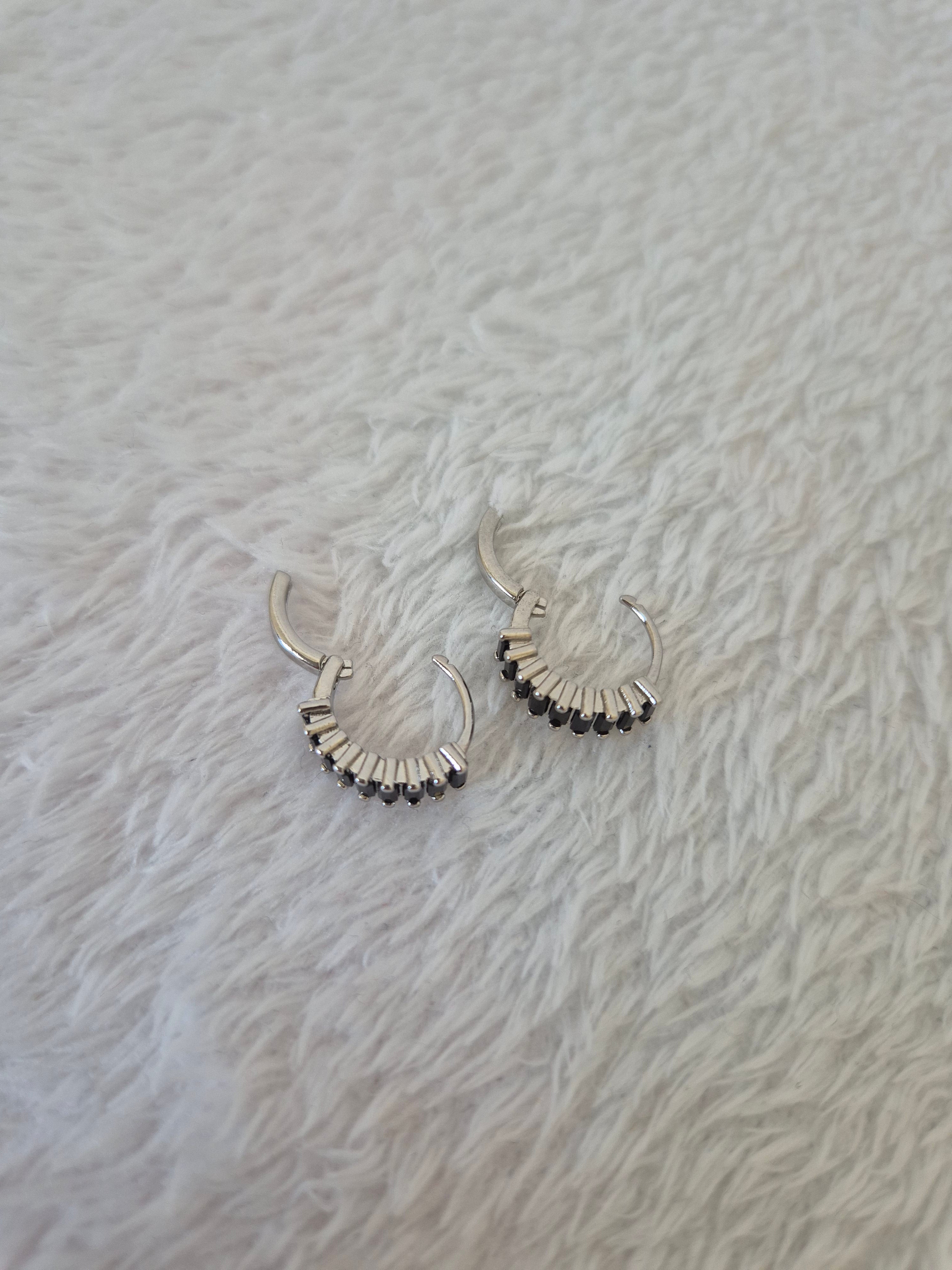 Boucles d'oreilles strass noirs