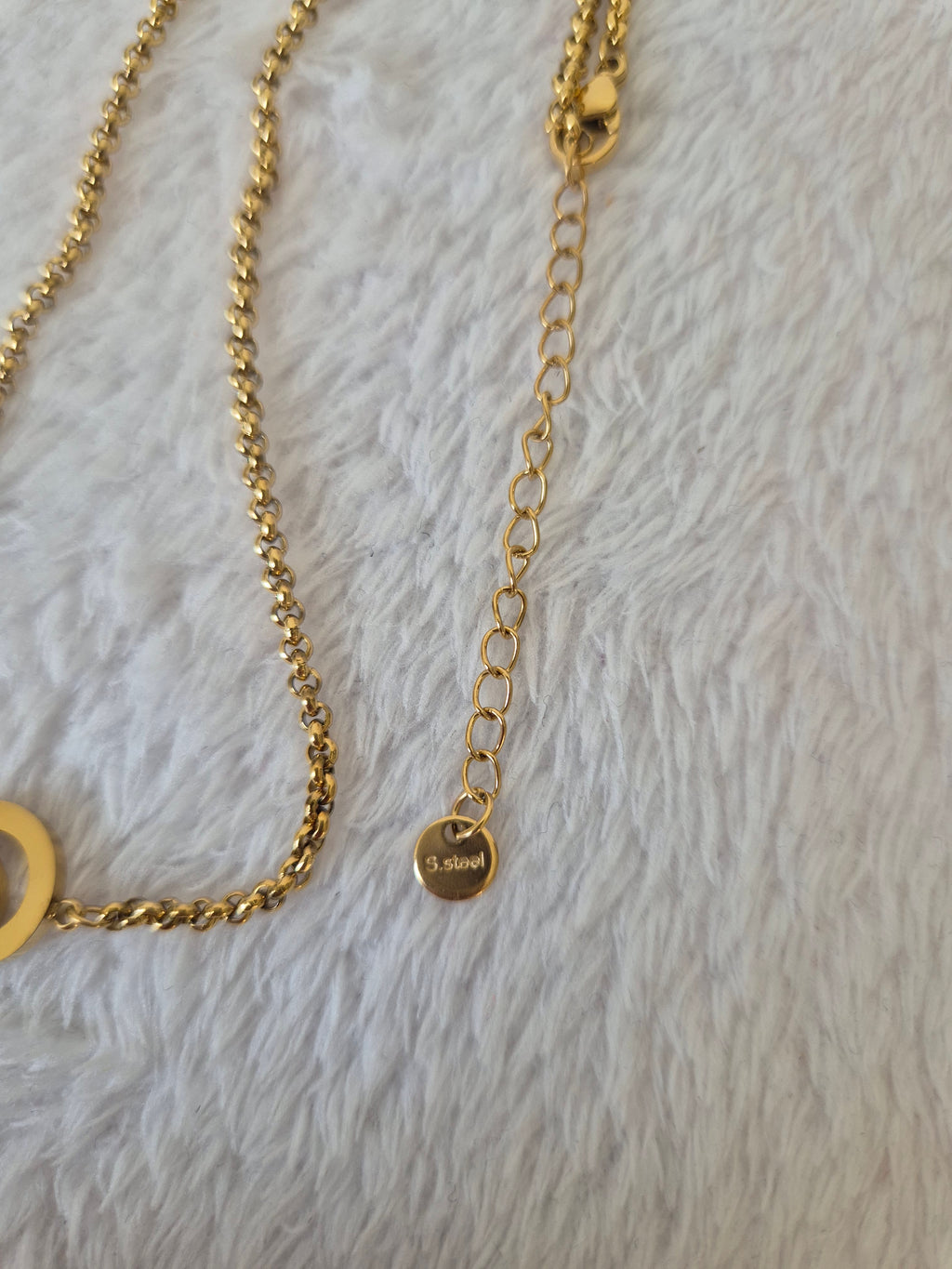 Collier entrelacé