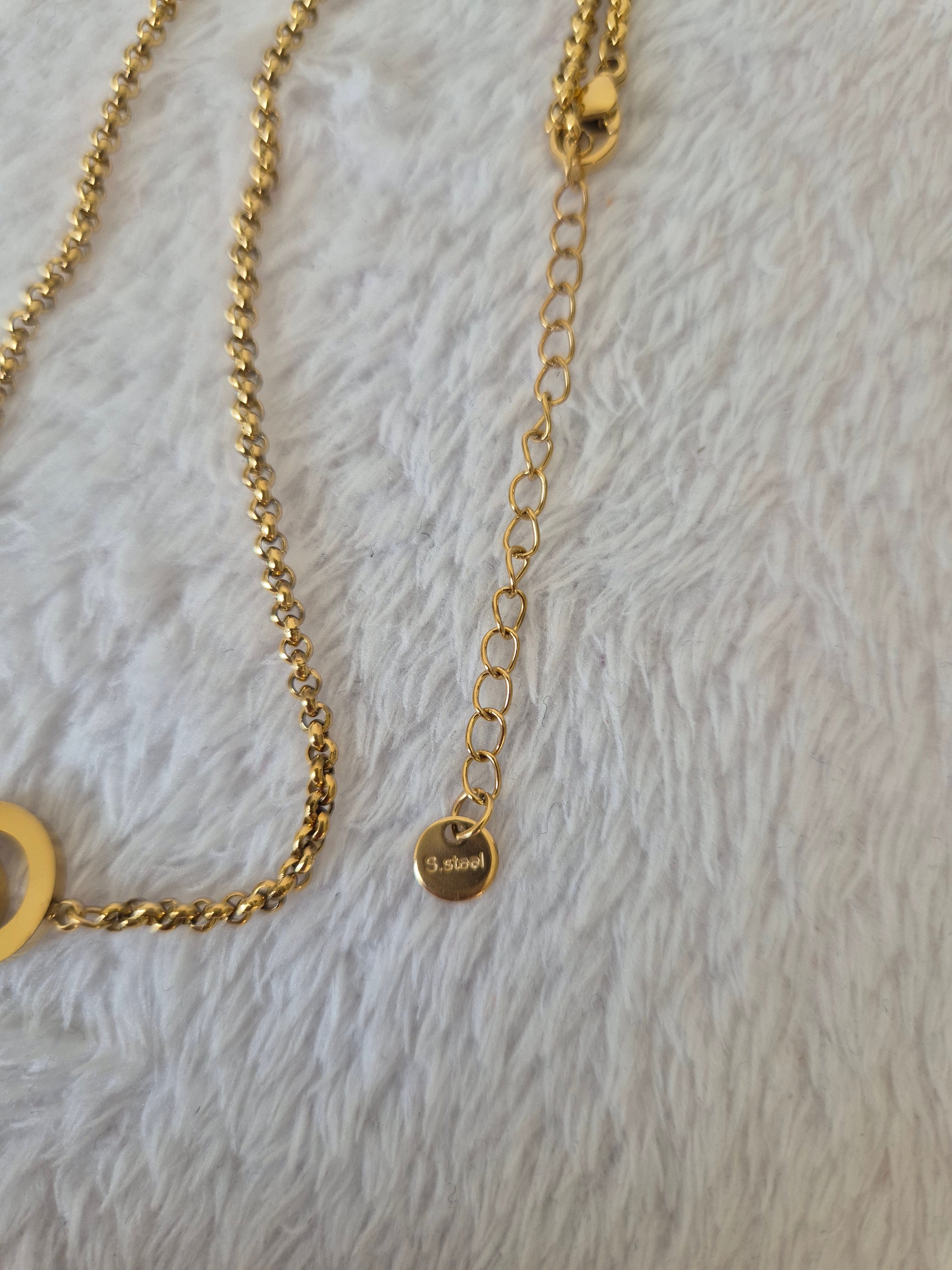 Collier entrelacé